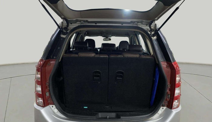 2014 Mahindra XUV500 W8, Diesel, Manual, 62,666 km, Boot Inside