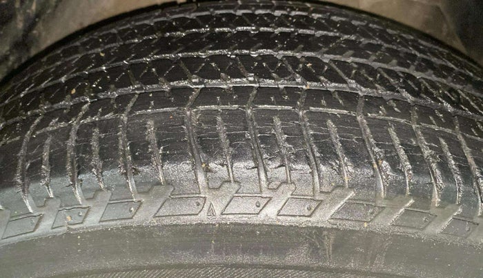 2014 Mahindra XUV500 W8, Diesel, Manual, 62,666 km, Right Front Tyre Tread