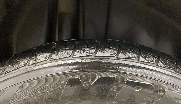 2020 Maruti Ciaz DELTA 1.5 SHVS MT PETROL, Petrol, Manual, 55,233 km, Right Rear Tyre Tread