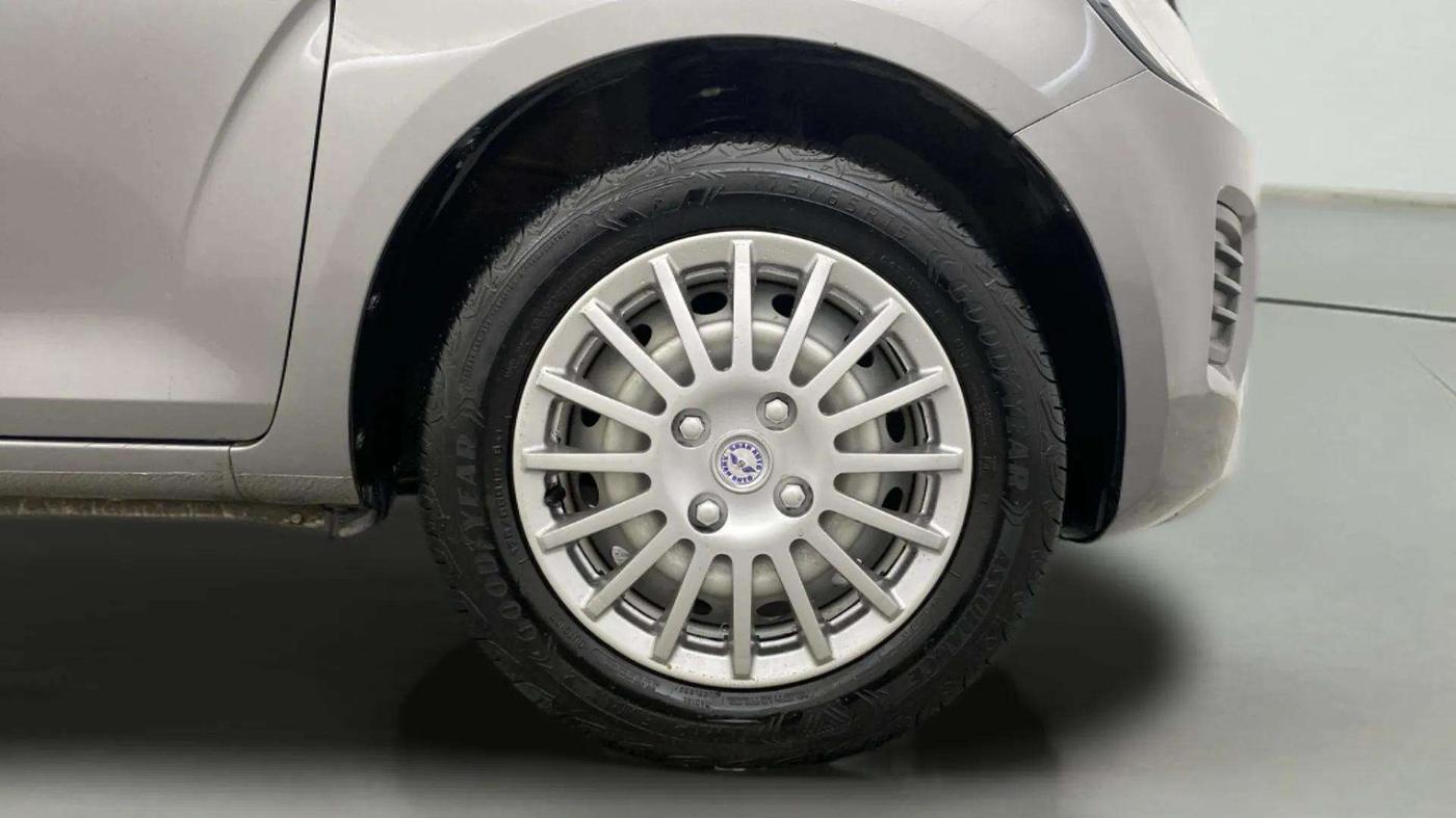 2021 Maruti IGNIS SIGMA 1.2, Petrol, Manual, 44,207 km, Right Front Wheel