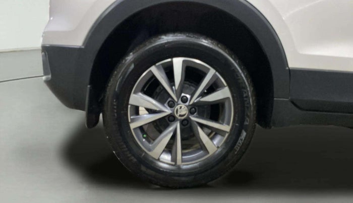 2023 Skoda KUSHAQ AMBITION 1.5 TSI DSG, Petrol, Automatic, 17,833 km, Right Rear Wheel