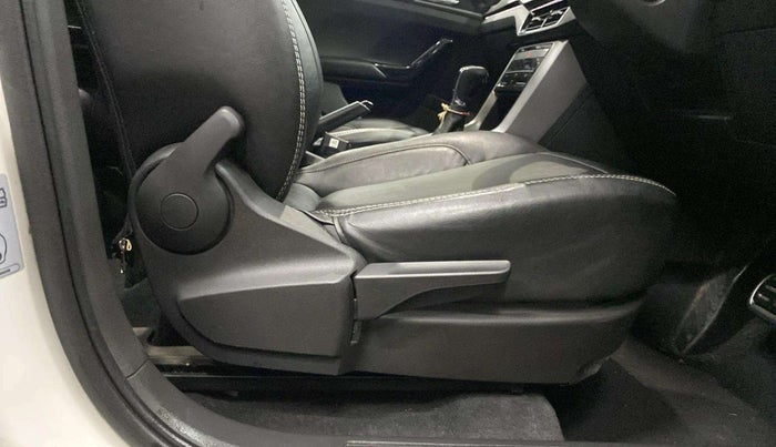 2023 Skoda KUSHAQ AMBITION 1.5 TSI DSG, Petrol, Automatic, 17,833 km, Driver Side Adjustment Panel