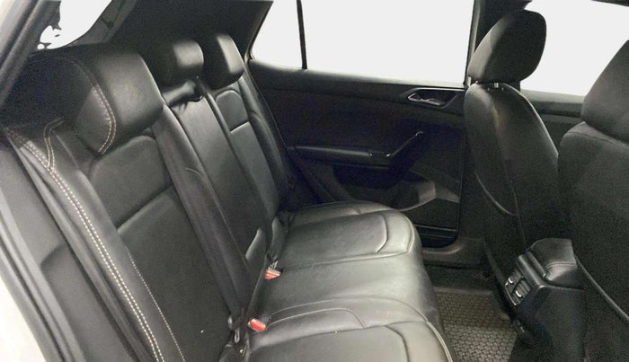 2023 Skoda KUSHAQ AMBITION 1.5 TSI DSG, Petrol, Automatic, 17,833 km, Right Side Rear Door Cabin
