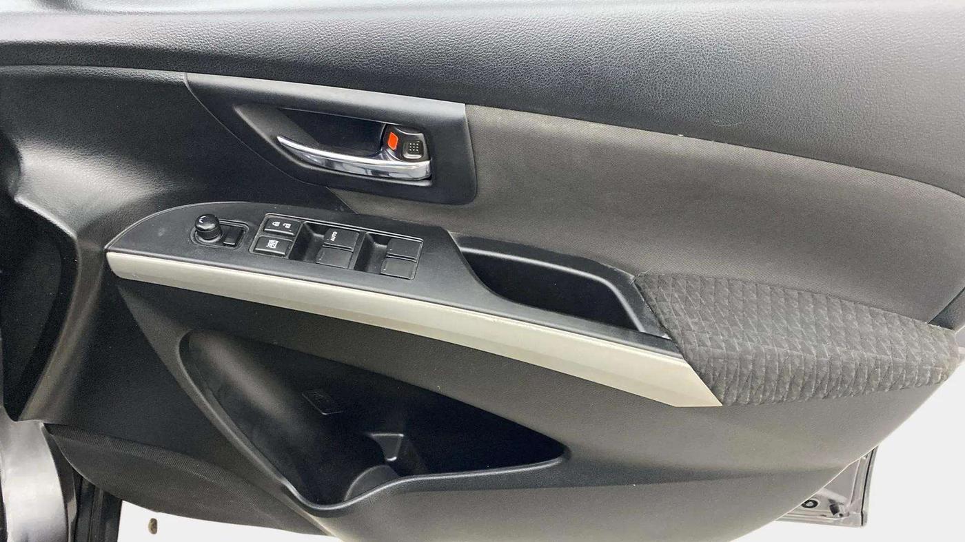 2015 Maruti S Cross ZETA 1.3, Diesel, Manual, 40,546 km, Driver Side Door Panels Control