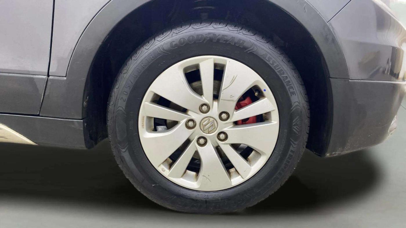 2015 Maruti S Cross ZETA 1.3, Diesel, Manual, 40,546 km, Right Front Wheel