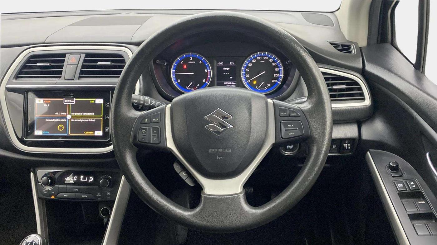 2015 Maruti S Cross ZETA 1.3, Diesel, Manual, 40,546 km, Steering Wheel Close Up