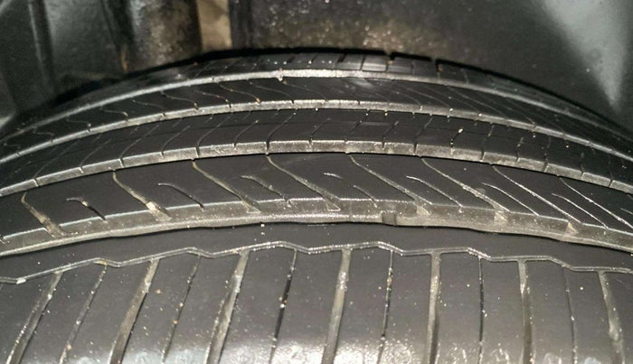 2015 Maruti S Cross ZETA 1.3, Diesel, Manual, 40,478 km, Right Rear Tyre Tread
