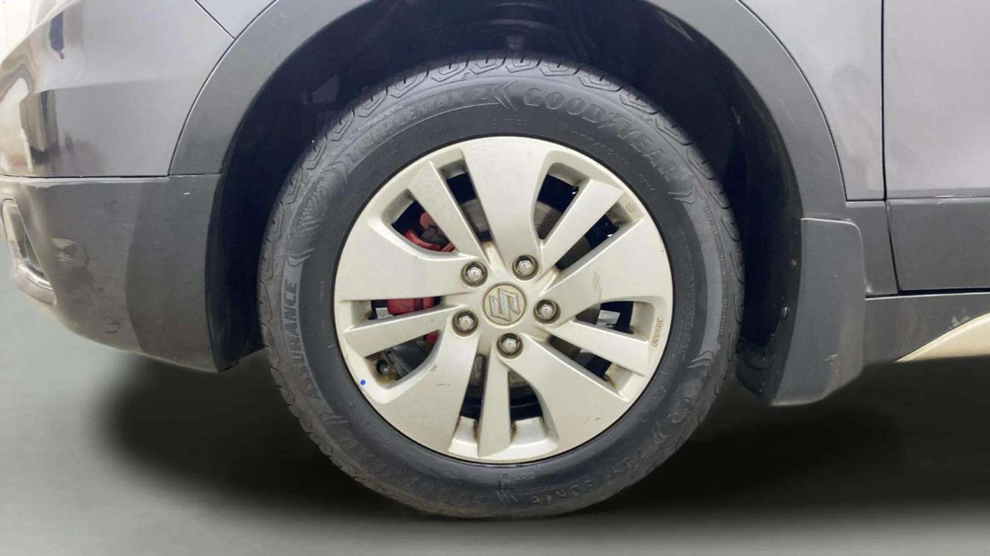 2015 Maruti S Cross ZETA 1.3, Diesel, Manual, 40,546 km, Left Front Wheel