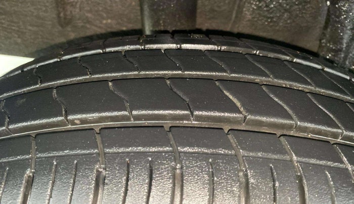 2022 Renault TRIBER RXZ AMT, Petrol, Automatic, 6,680 km, Right Rear Tyre Tread