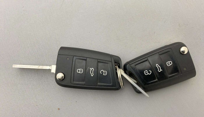 2022 Skoda SLAVIA ACTIVE 1.0L TSI MT, Petrol, Manual, 30,168 km, Key Close Up