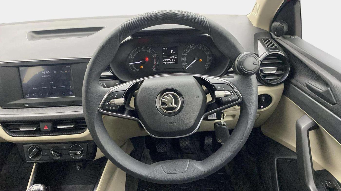 2022 Skoda SLAVIA ACTIVE 1.0L TSI MT, Petrol, Manual, 30,168 km, Steering Wheel Close Up