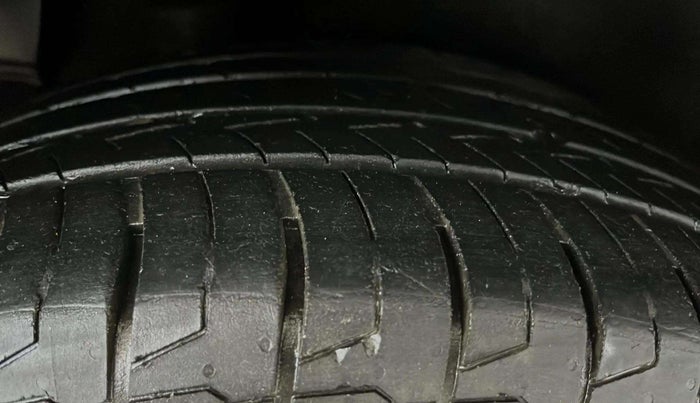 2016 Hyundai Creta SX PLUS AT 1.6 PETROL, Petrol, Automatic, 43,537 km, Right Rear Tyre Tread