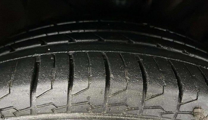 2016 Hyundai Creta SX PLUS AT 1.6 PETROL, Petrol, Automatic, 43,537 km, Right Front Tyre Tread