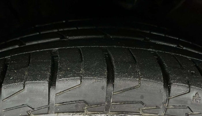 2016 Hyundai Creta SX PLUS AT 1.6 PETROL, Petrol, Automatic, 43,537 km, Left Front Tyre Tread