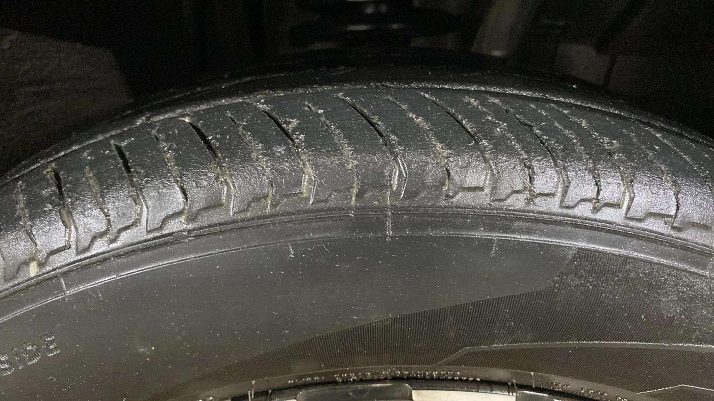 2022 Renault Kiger RXZ TURBO CVT, Petrol, Automatic, 32,073 km, Right Front Tyre Tread