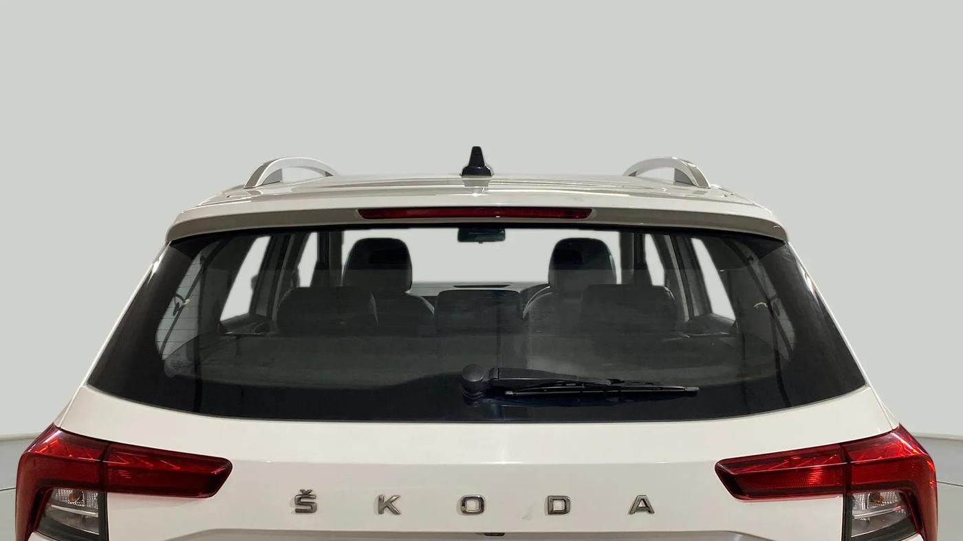 2022 Skoda KUSHAQ AMBITION 1.0L TSI MT, Petrol, Manual, 19,509 km, Rear Windshield