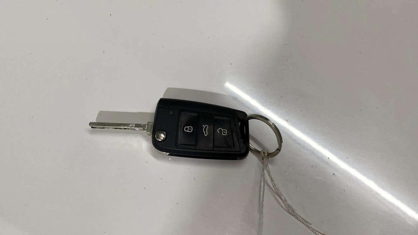 2022 Skoda KUSHAQ AMBITION 1.0L TSI MT, Petrol, Manual, 19,509 km, Key Close Up