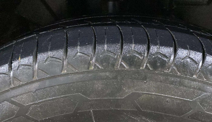 2016 Renault Kwid RXT 0.8, Petrol, Manual, 33,398 km, Right Front Tyre Tread