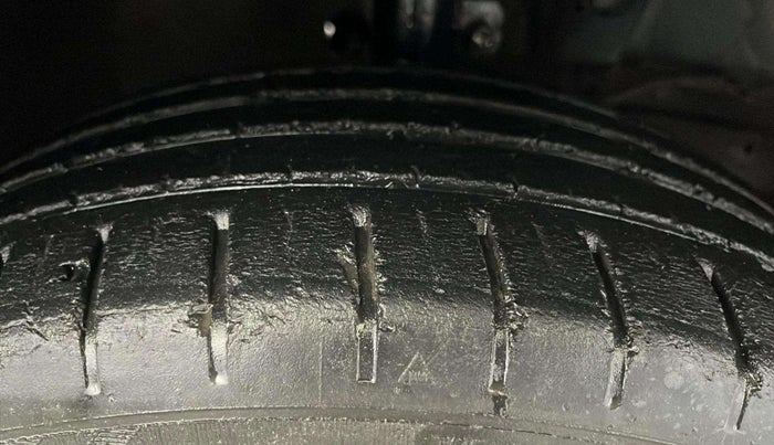 2017 Maruti Baleno ZETA CVT PETROL 1.2, Petrol, Automatic, 44,462 km, Right Front Tyre Tread