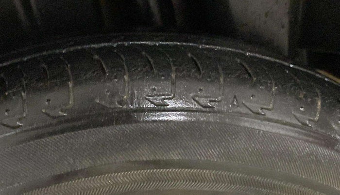 2016 Maruti Ciaz VXI+, Petrol, Manual, 87,575 km, Left Rear Tyre Tread