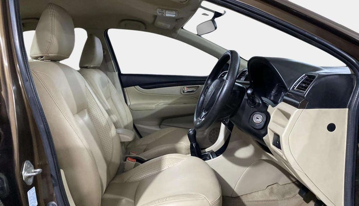2016 Maruti Ciaz VXI+, Petrol, Manual, 87,575 km, Right Side Front Door Cabin