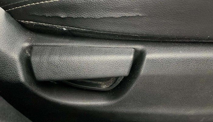 2019 Hyundai NEW SANTRO SPORTZ CNG, CNG, Manual, 85,201 km, Driver Side Adjustment Panel