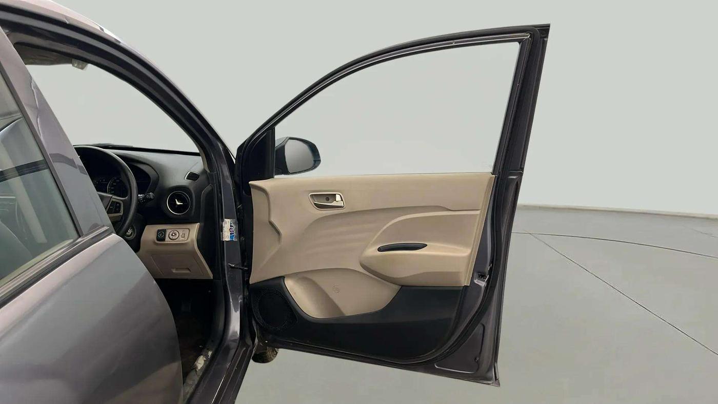 2019 Hyundai NEW SANTRO SPORTZ CNG, CNG, Manual, 85,325 km, RHS Front Door
