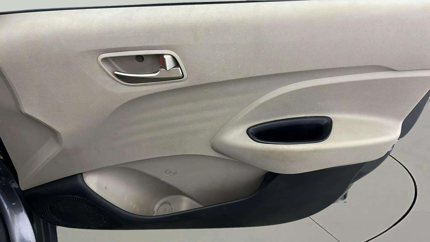 2019 Hyundai NEW SANTRO SPORTZ CNG, CNG, Manual, 85,325 km, Driver Side Door Panels Control