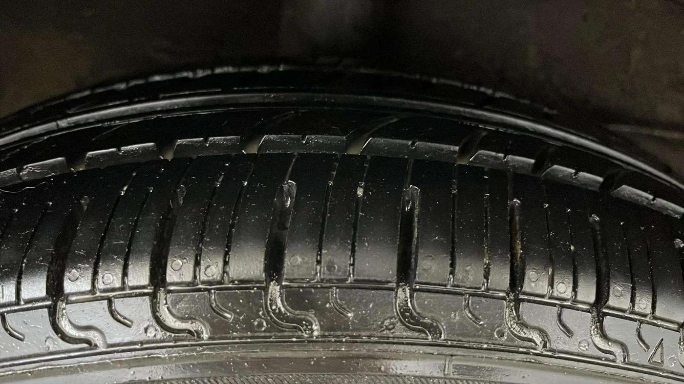 2019 Hyundai NEW SANTRO SPORTZ CNG, CNG, Manual, 85,325 km, Right Rear Tyre Tread