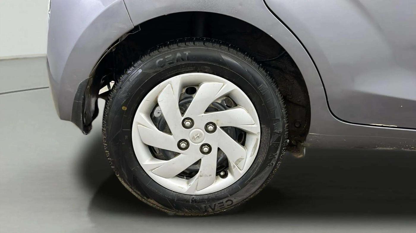 2019 Hyundai NEW SANTRO SPORTZ CNG, CNG, Manual, 85,325 km, Right Rear Wheel