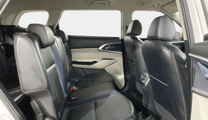 2023 KIA CARENS PREMIUM 1.5 PETROL 7 STR, Petrol, Manual, 23,789 km, Right Side Rear Door Cabin