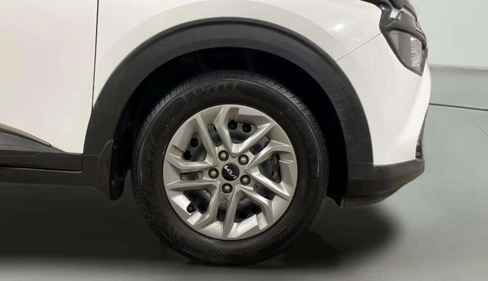 2023 KIA CARENS PREMIUM 1.5 PETROL 7 STR, Petrol, Manual, 23,789 km, Right Front Wheel