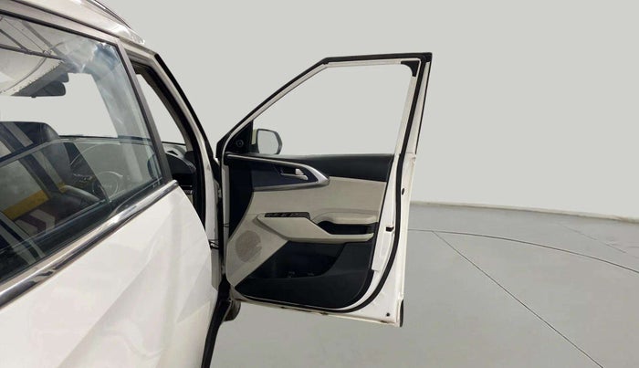 2023 KIA CARENS PREMIUM 1.5 PETROL 7 STR, Petrol, Manual, 23,789 km, RHS Front Door