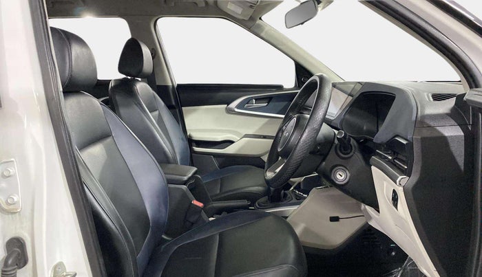 2023 KIA CARENS PREMIUM 1.5 PETROL 7 STR, Petrol, Manual, 23,789 km, Right Side Front Door Cabin