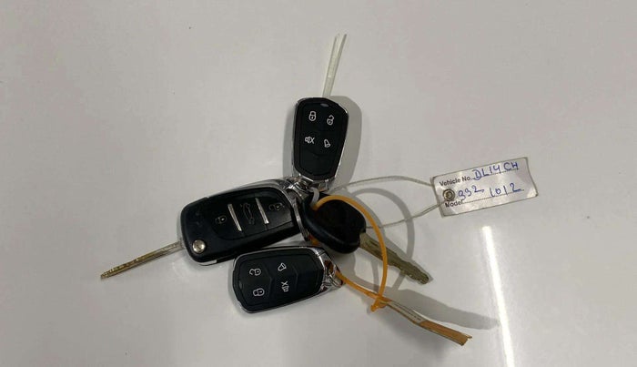 2023 KIA CARENS PREMIUM 1.5 PETROL 7 STR, Petrol, Manual, 23,789 km, Key Close Up