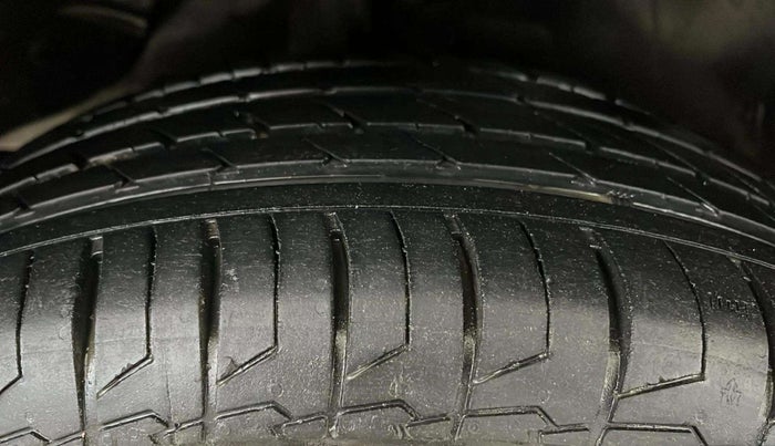 2017 Hyundai Creta SX PLUS 1.6 PETROL, Petrol, Manual, 94,383 km, Right Rear Tyre Tread