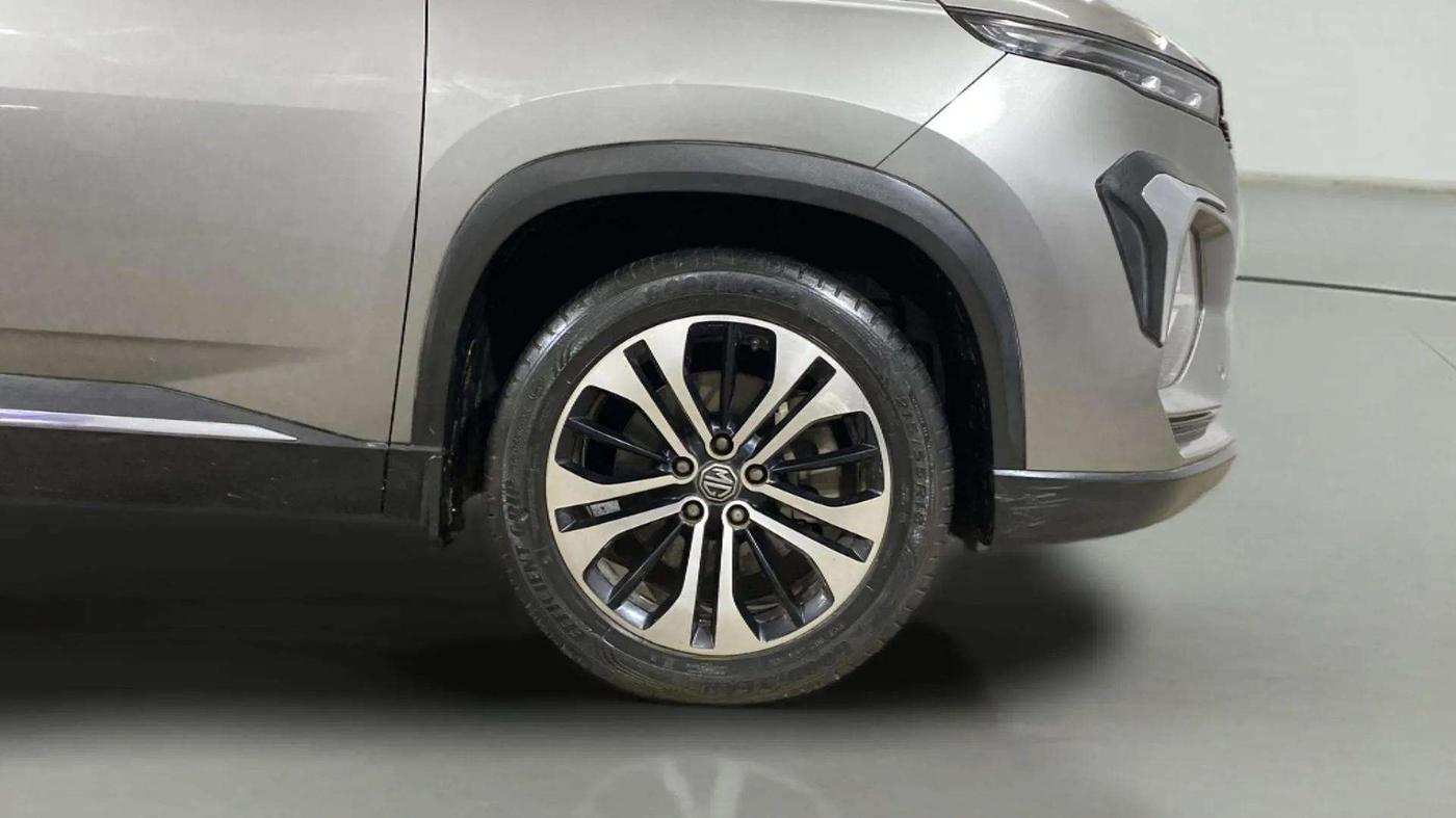 2021 MG HECTOR PLUS SHARP 1.5 PETROL TURBO DCT 6-STR, Petrol, Automatic, 33,843 km, Right Front Wheel