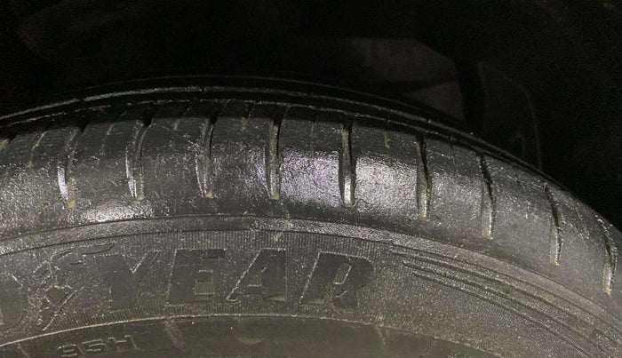 2021 MG HECTOR PLUS SHARP 1.5 PETROL TURBO DCT 6-STR, Petrol, Automatic, 33,843 km, Right Front Tyre Tread