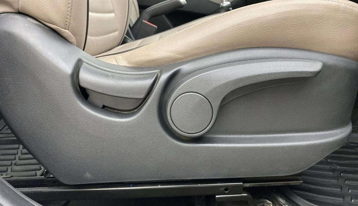 2017 Hyundai Creta SX 1.6 DIESEL, Diesel, Manual, 26,010 km, Driver Side Adjustment Panel
