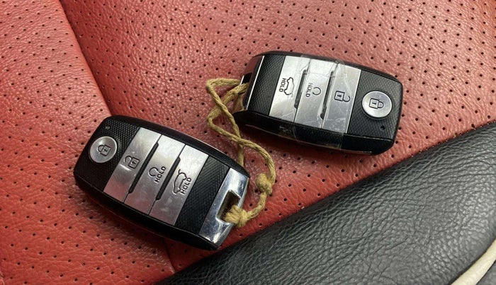 2021 KIA SONET HTK PLUS 1.5, Diesel, Manual, 40,621 km, Key Close Up