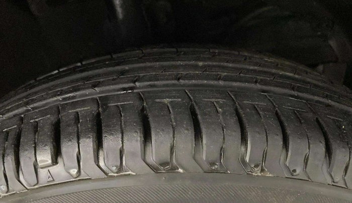 2020 Maruti Dzire LXI, Petrol, Manual, 31,966 km, Right Front Tyre Tread