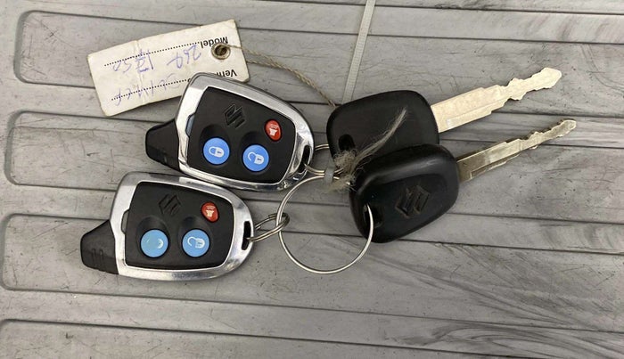 2020 Maruti Dzire LXI, Petrol, Manual, 31,966 km, Key Close Up