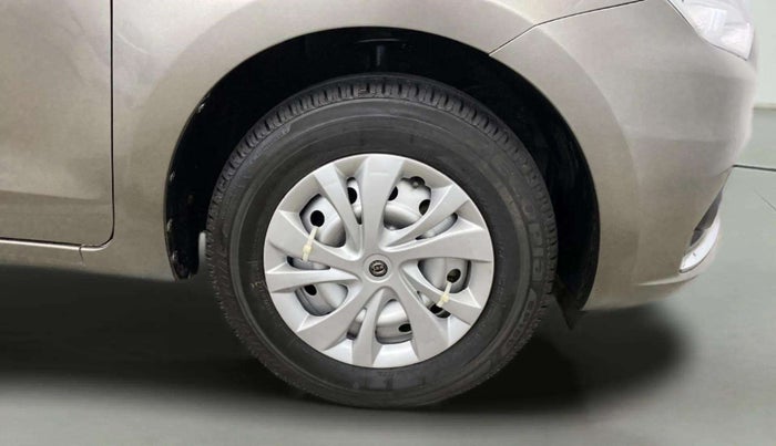 2020 Maruti Dzire LXI, Petrol, Manual, 31,966 km, Right Front Wheel