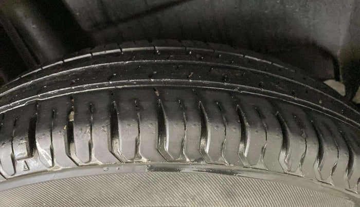 2020 Maruti Dzire LXI, Petrol, Manual, 31,966 km, Right Rear Tyre Tread
