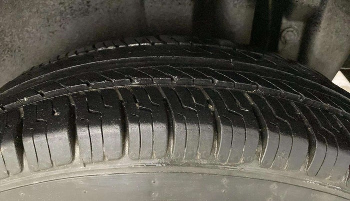 2017 Maruti Swift LXI (O), Petrol, Manual, 63,565 km, Left Rear Tyre Tread