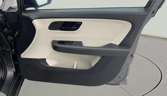 2021 Tata ALTROZ XE PETROL, Petrol, Manual, 28,917 km, Driver Side Door Panels Control