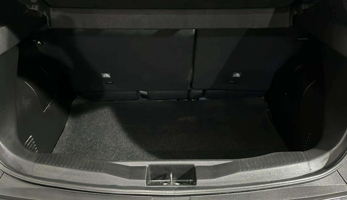 2021 Renault Kiger RXT MT DUAL TONE, Petrol, Manual, 13,358 km, Boot Open Zoomed View