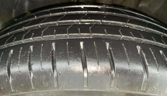 2024 Tata PUNCH Creative Dual Tone AMT Sunroof , Petrol, Automatic, 7,296 km, Left Front Tyre Tread