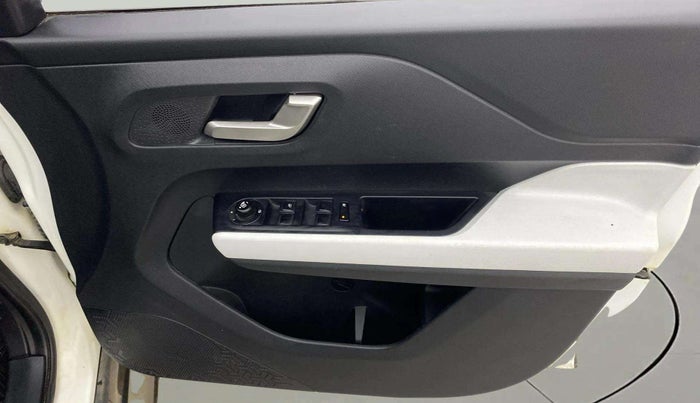 2024 Tata PUNCH Creative Dual Tone AMT Sunroof , Petrol, Automatic, 7,296 km, Driver Side Door Panels Control