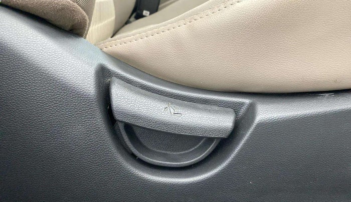 2019 Hyundai Xcent S 1.2, Petrol, Manual, 31,464 km, Driver Side Adjustment Panel